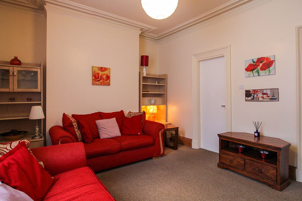 Property photo 1 of 18 Living Room