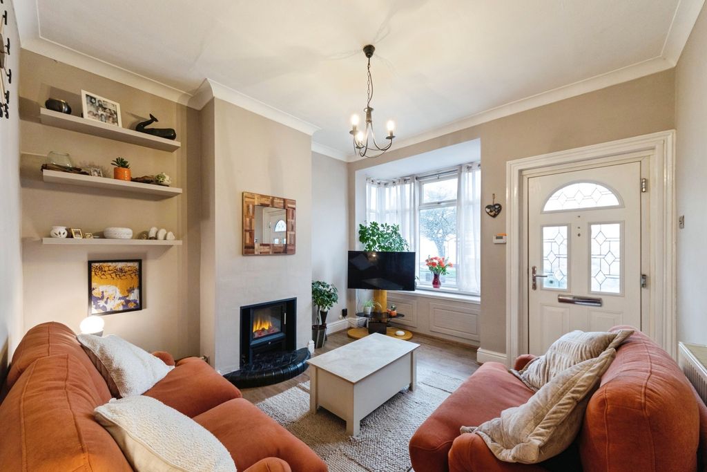 Property photo 3 of 22 Pbox-Img.Jpg