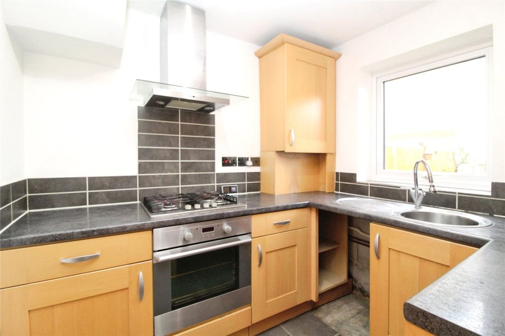 Property photo 3 of 18 Kitchen