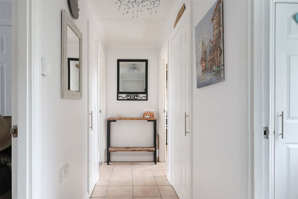 Property photo 3 of 11 Hallway