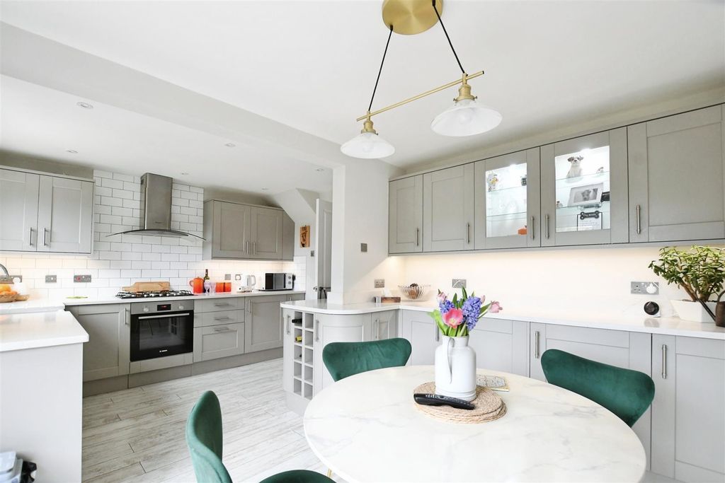 Property photo 2 of 20 Fitted Kitchen/Diner