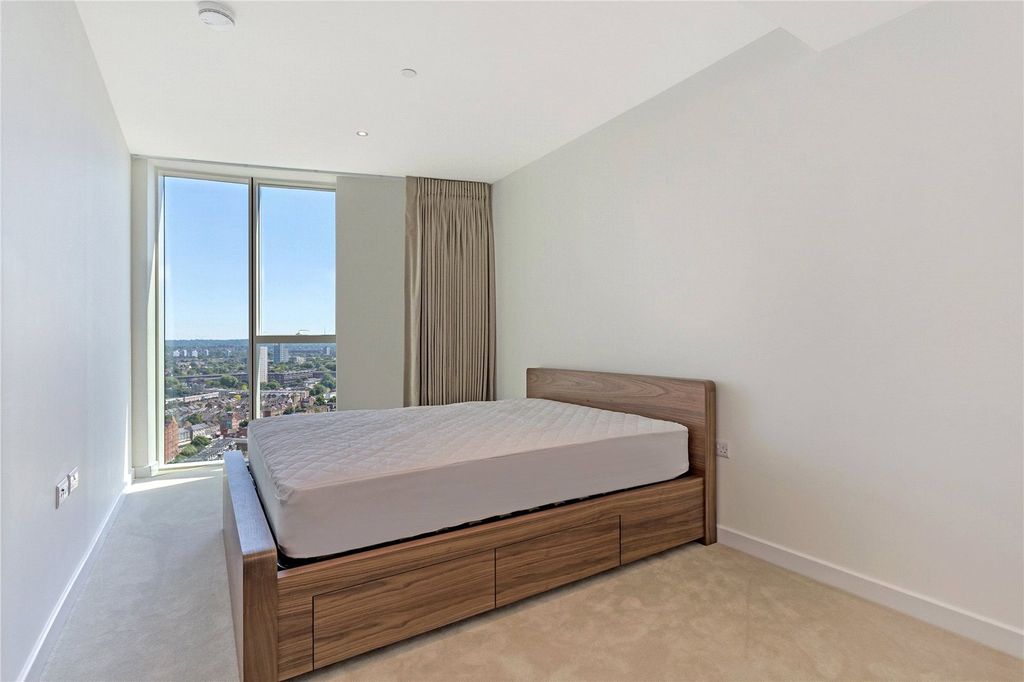 Property photo 2 of 8 Bedroom