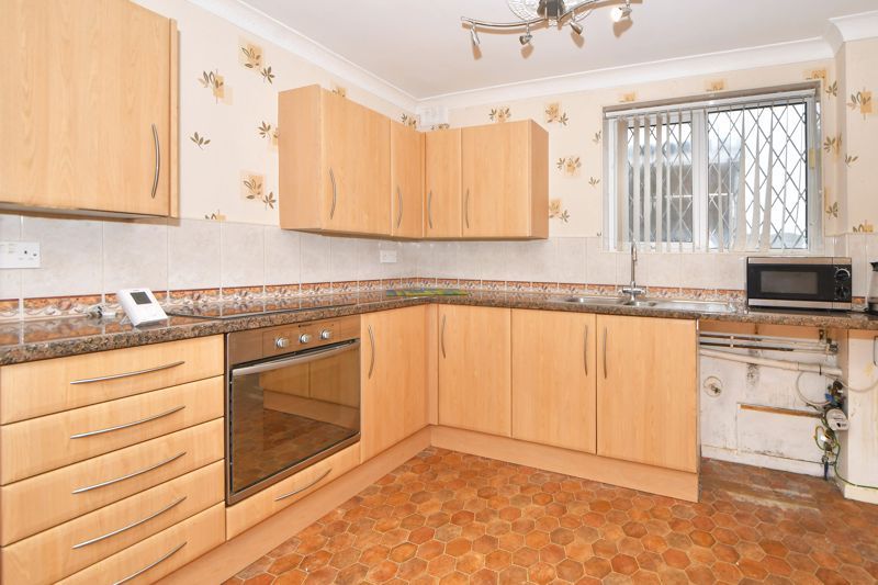 Property photo 2 of 16 Dining Kitchen