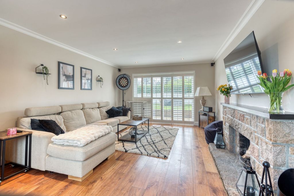 Property photo 2 of 23