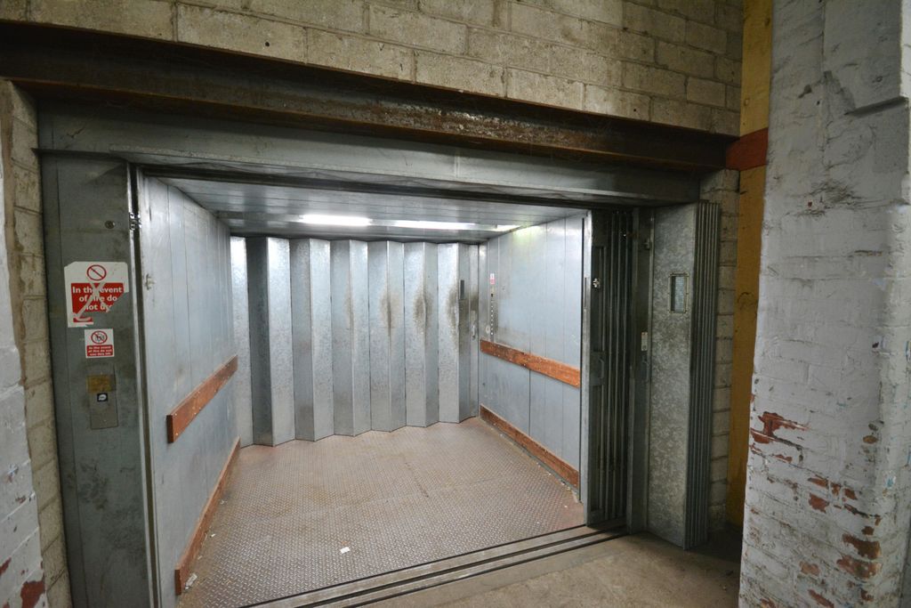 Property photo 3 of 5 Goods Lift
