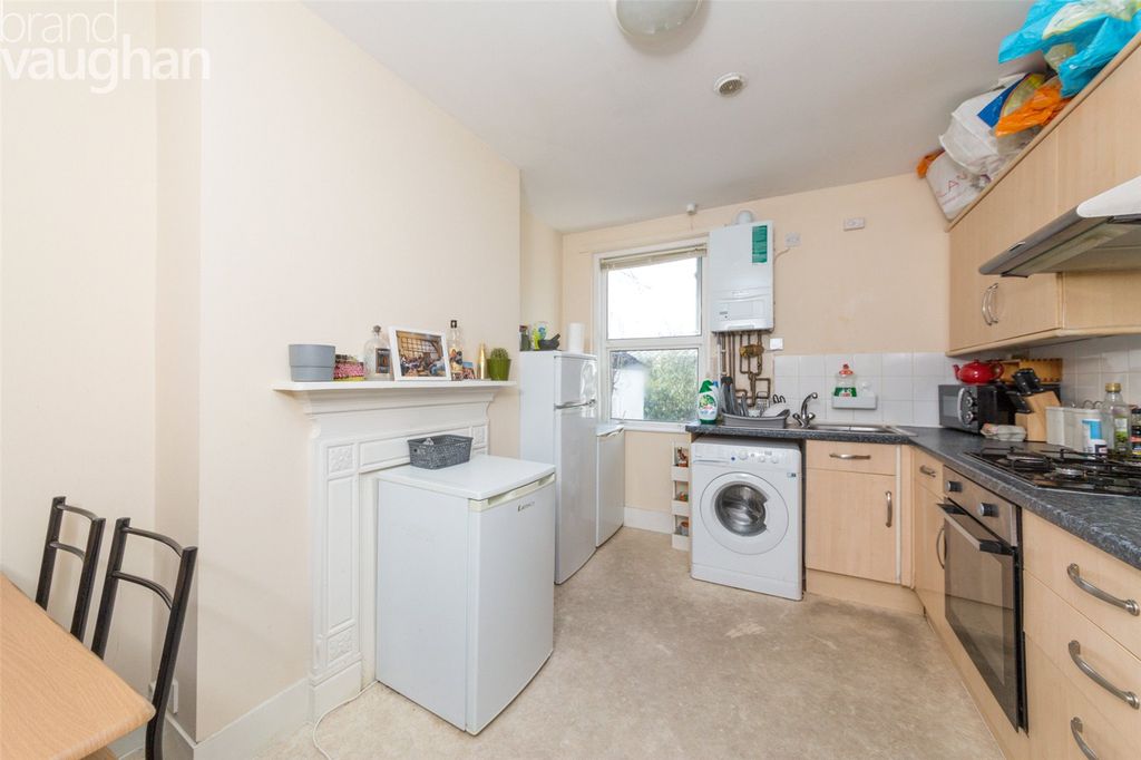Property photo 3 of 7 Kitchen
