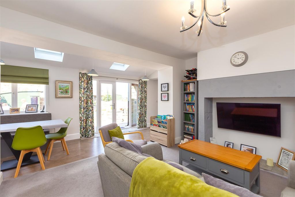 Property photo 2 of 62