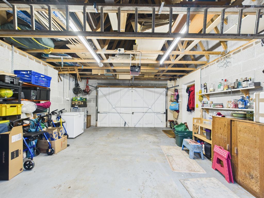 Property photo 2 of 22 Garage