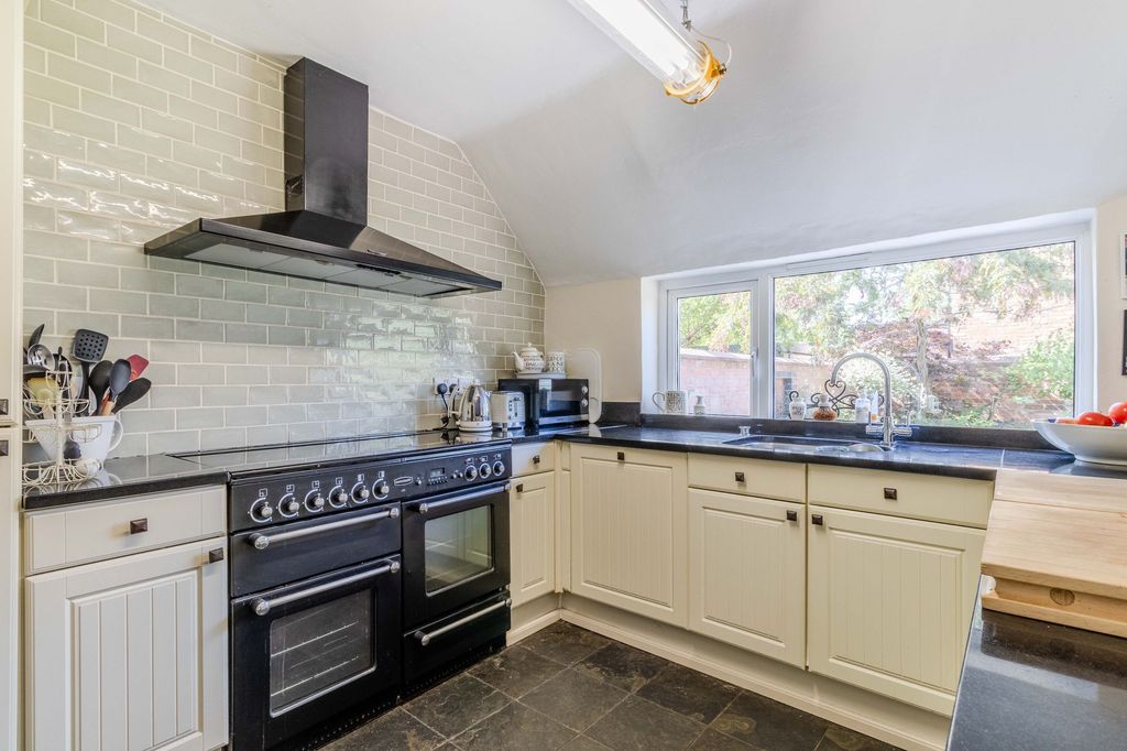 Property photo 3 of 23 Kitchen