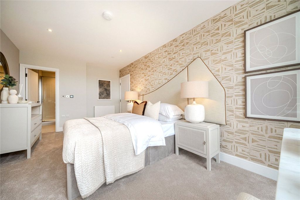 Property photo 1 of 7 2 Bed Show Home