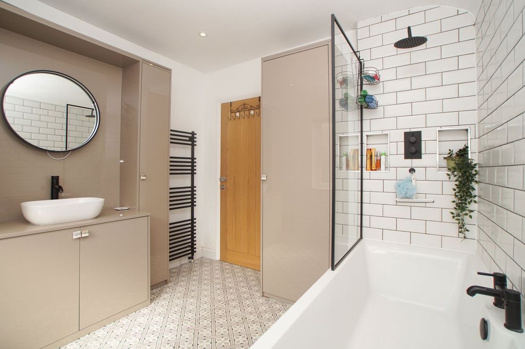 Property photo 2 of 15 Bathroom