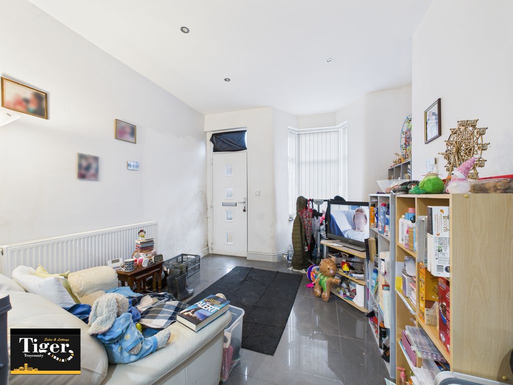 Property photo 3 of 12 Cam03440G0-Pr0474-Still008