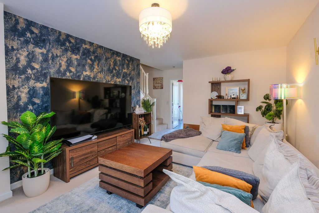 Property photo 3 of 21 Lounge