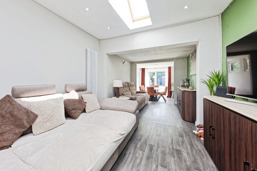 Property photo 2 of 16 Pbox-Img.Jpg