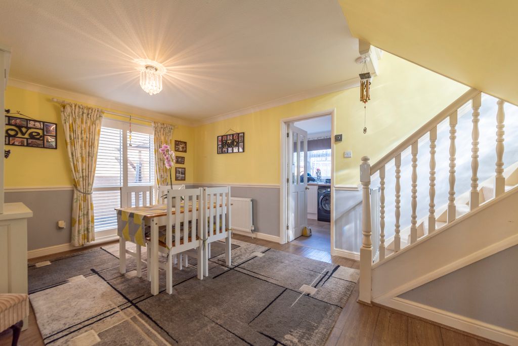 Property photo 3 of 17 15_Peascliffe_Drive_Dinning_Room-1