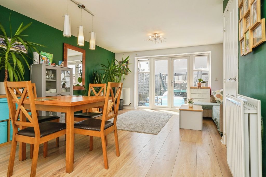 Property photo 3 of 11 Pbox-Img.Jpg