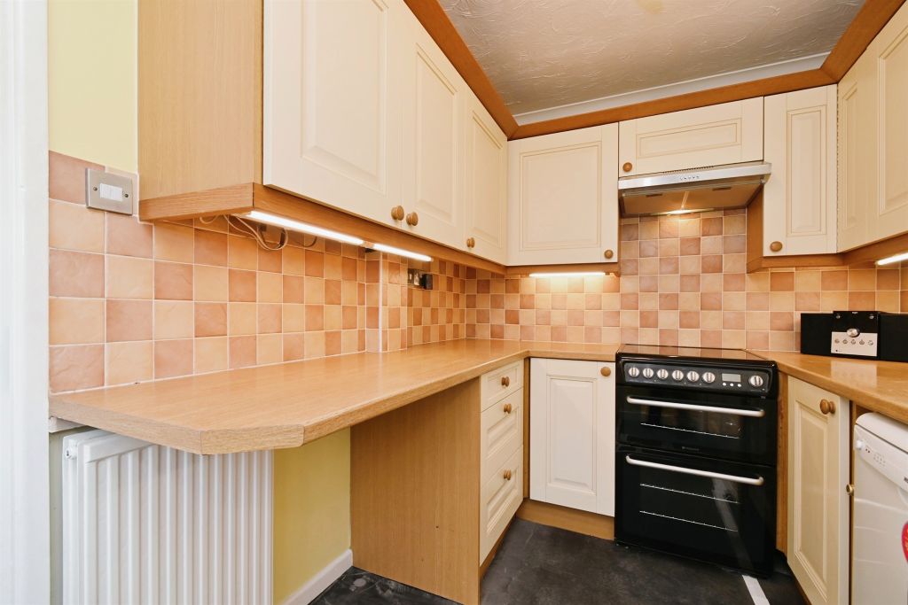 Property photo 3 of 15 Kitchen