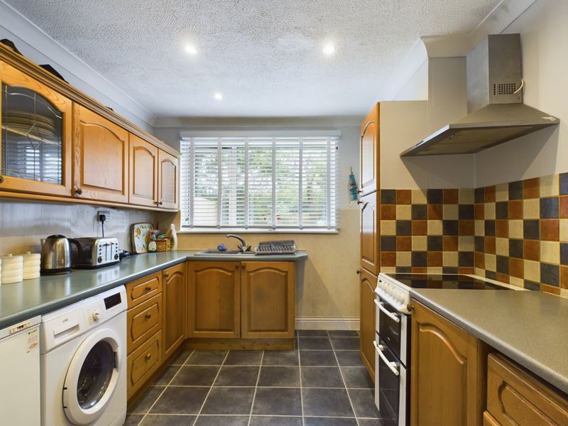 Property photo 3 of 9 Kitchen