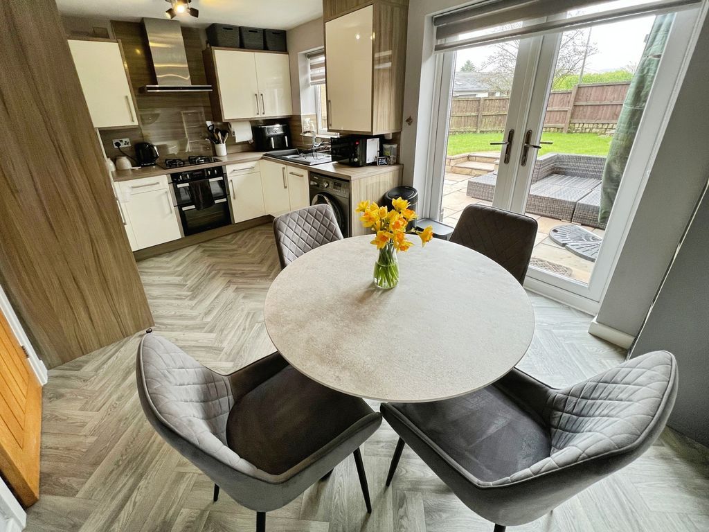 Property photo 2 of 15 Kitchen Dining