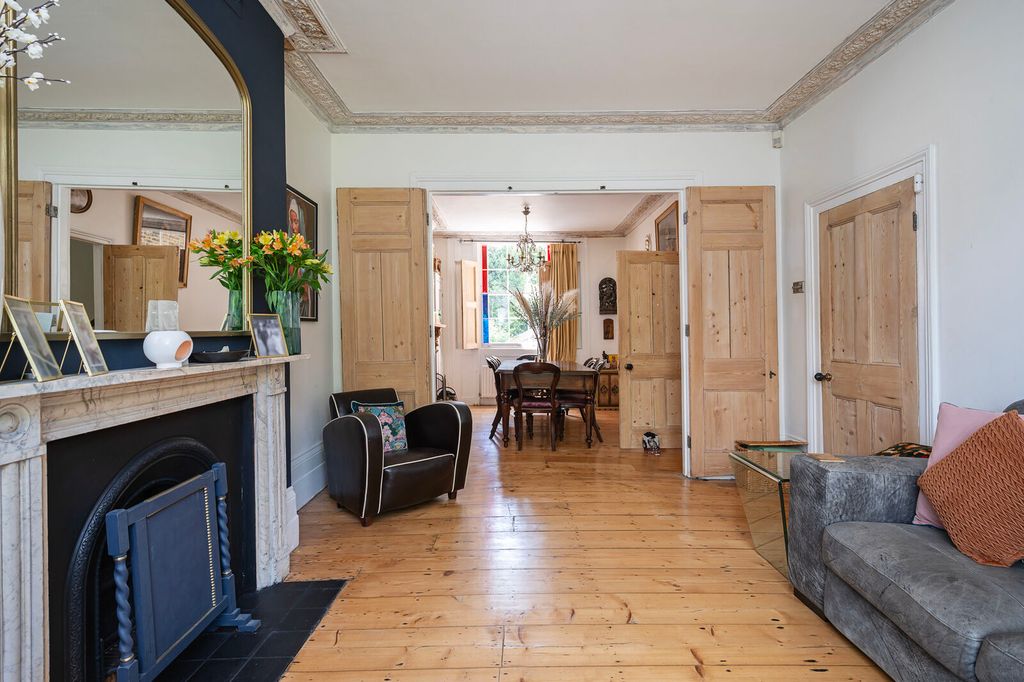 Property photo 1 of 31