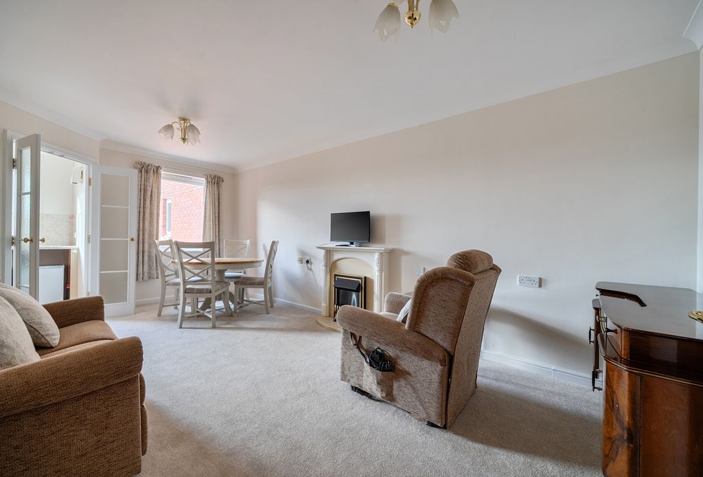 Property photo 3 of 14 1401844-5-697A40F...