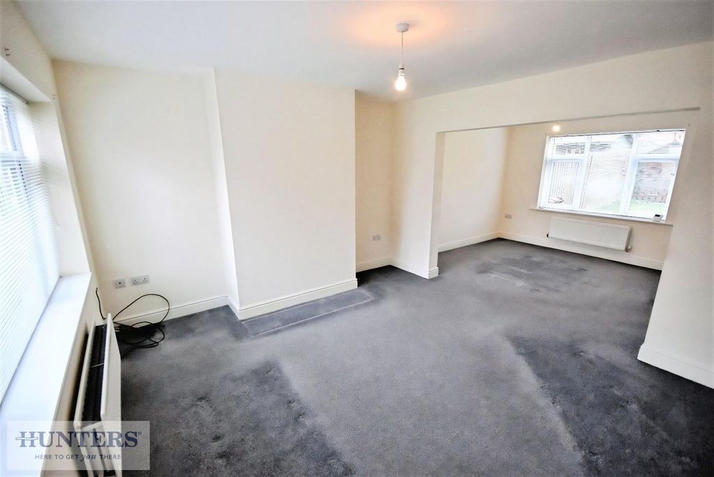 Property photo 3 of 16 Lounge