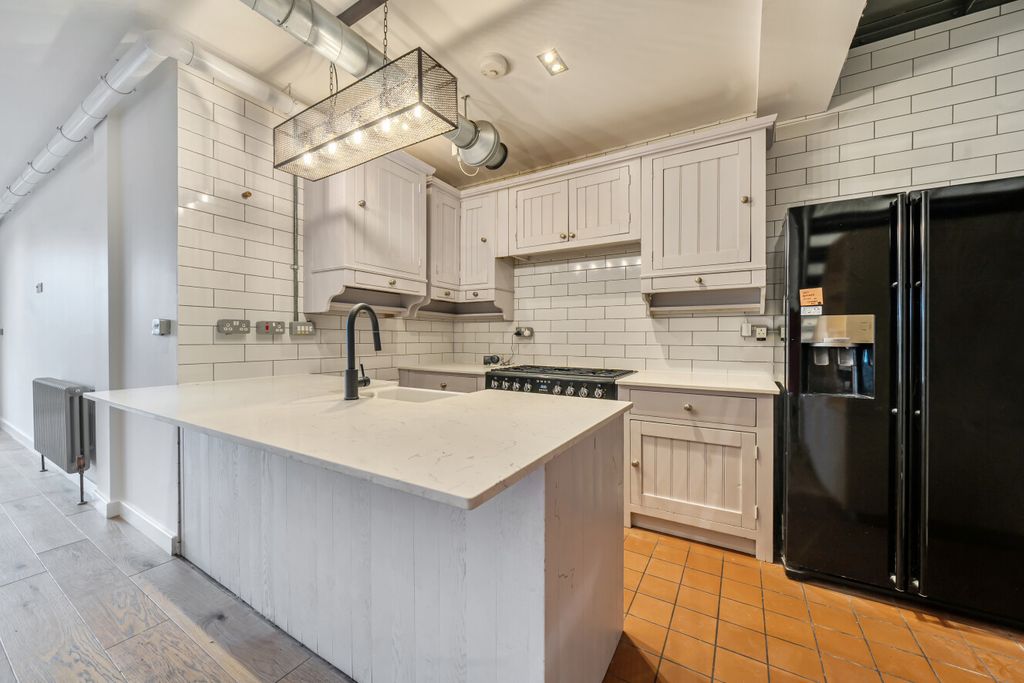 Property photo 2 of 13 1409223-5-6989c7B...