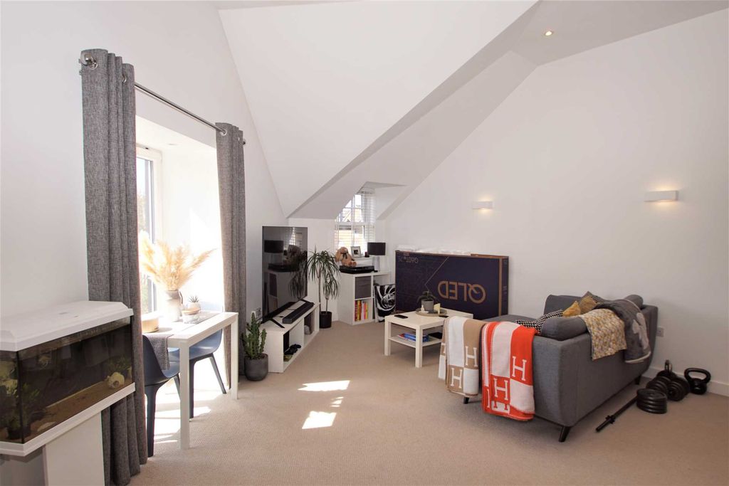 Property photo 3 of 8 Photo