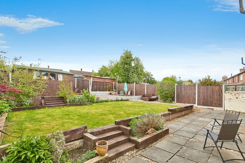 Property photo 2 of 17 Photo