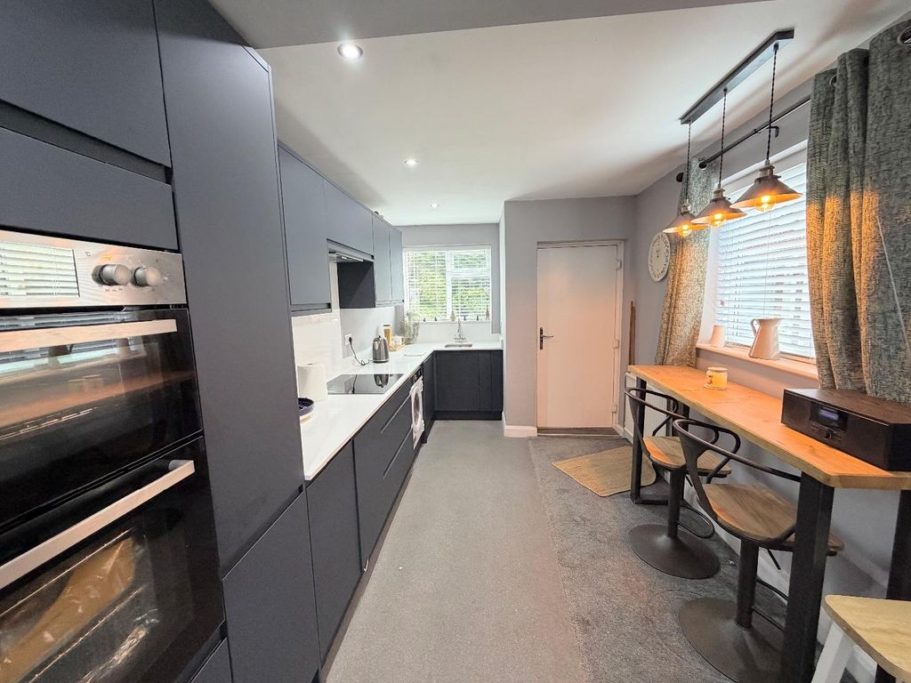 Property photo 3 of 11 Dining Kitchen