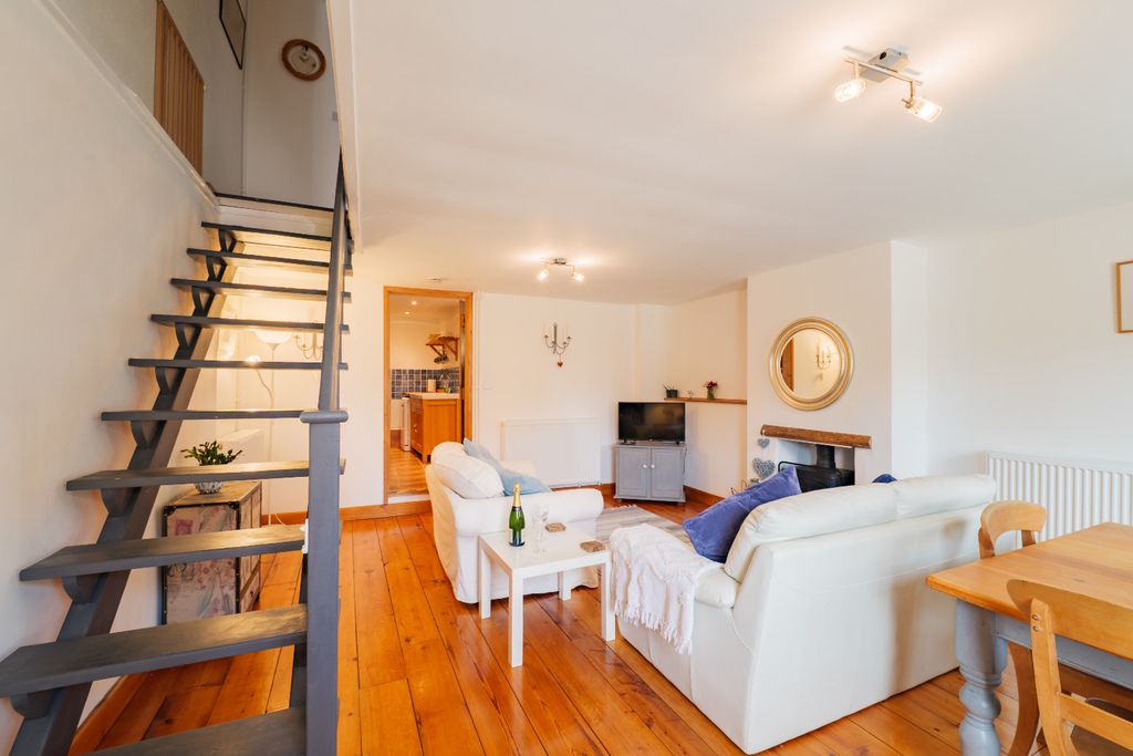 Property photo 3 of 17 5169828