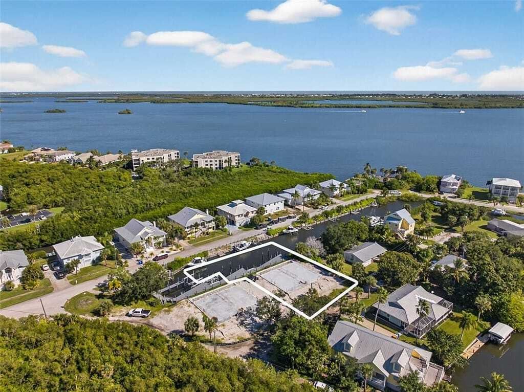 Property photo 1 of 4