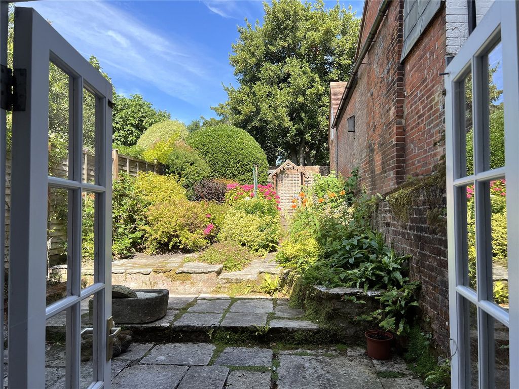 Property photo 2 of 16 Garden