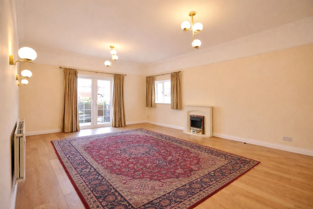 Property photo 2 of 10 Picture No. 11