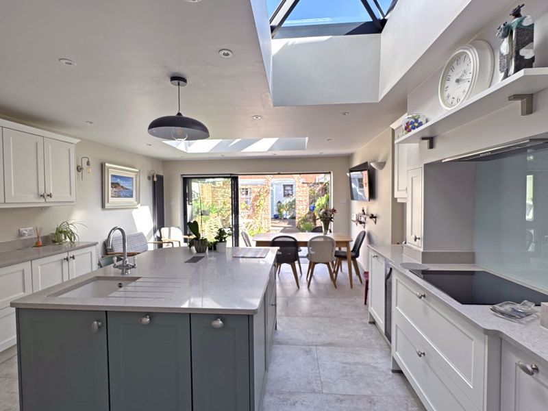 Property photo 1 of 28 Photo 3