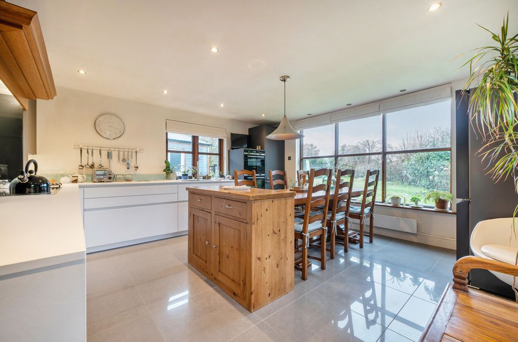 Property photo 2 of 18 2 - 1409370-14-698A03...