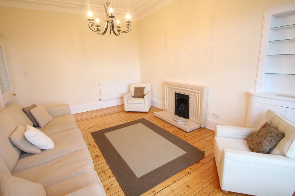 Property photo 3 of 13 Lounge