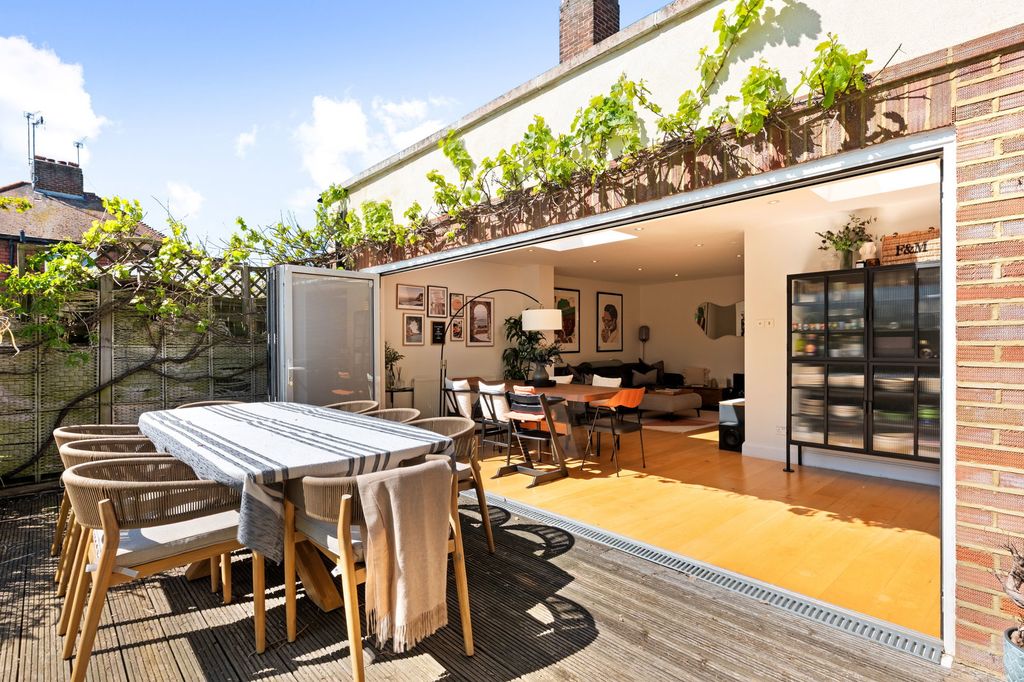 Property photo 2 of 29