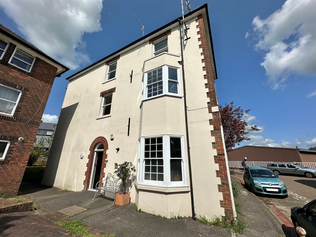 Property photo 1 of 5