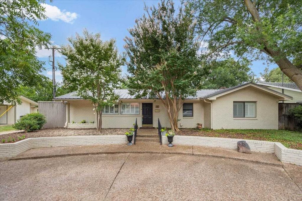 Property photo 1 of 31