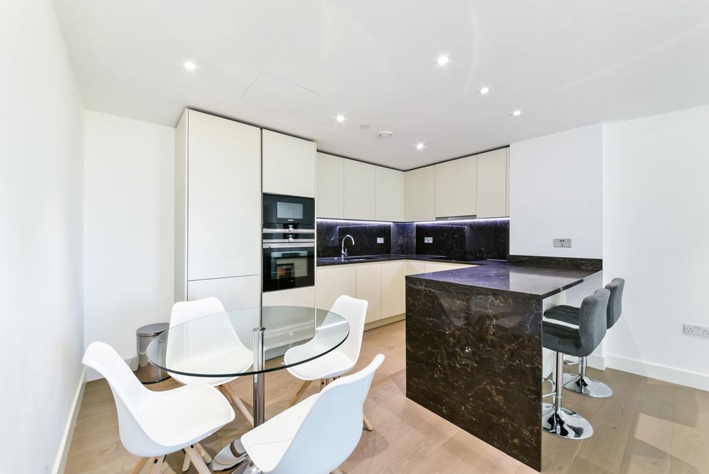 Property photo 3 of 10 Kitchen