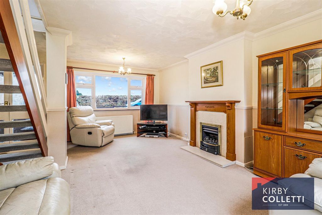 Property photo 2 of 20 Lounge