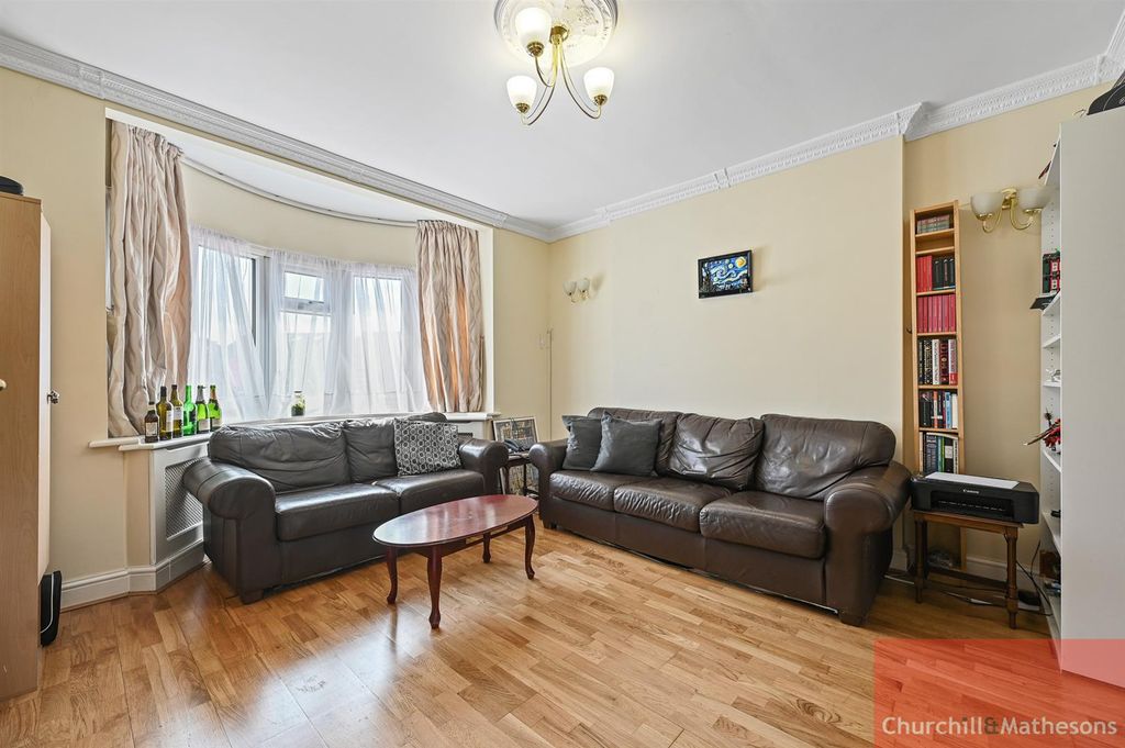 Property photo 3 of 11