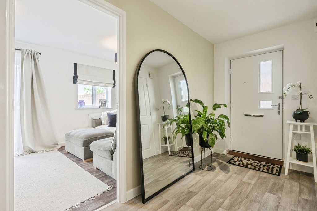 Property photo 3 of 19 Pbox-Img.Jpg