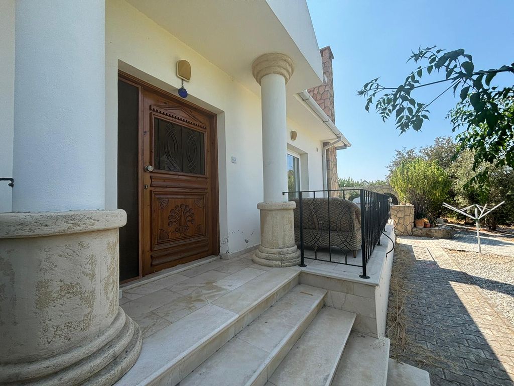 Property photo 2 of 28