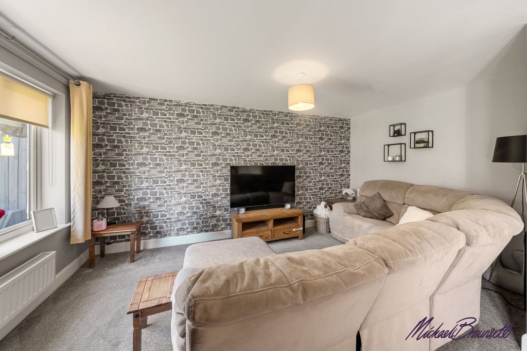 Property photo 2 of 31