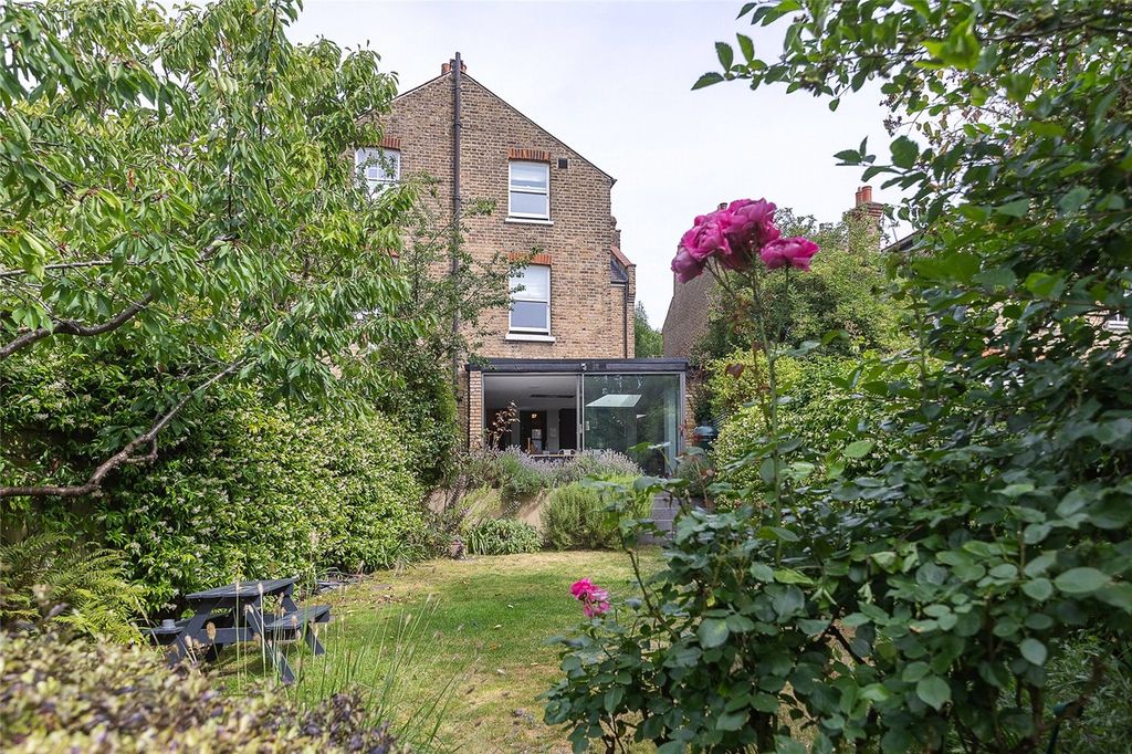 Property photo 3 of 17 Picture No. 16