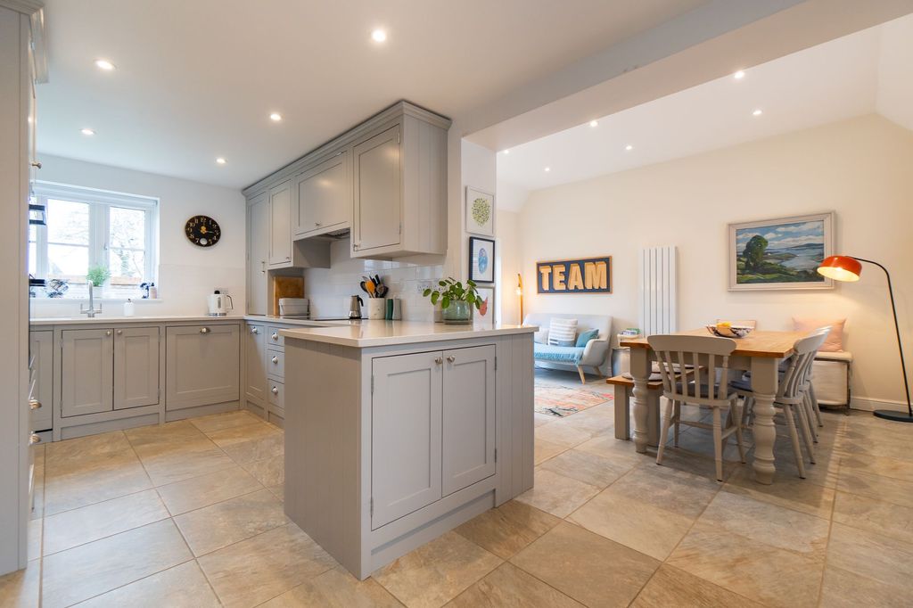 Property photo 1 of 35