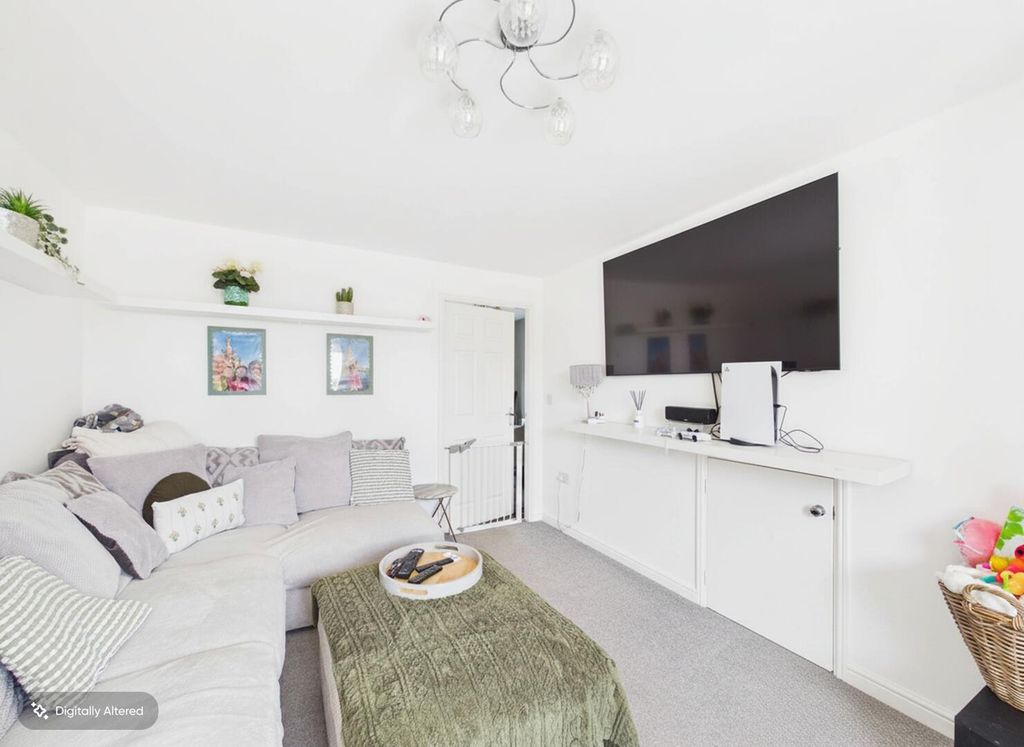 Property photo 2 of 11 Living Room