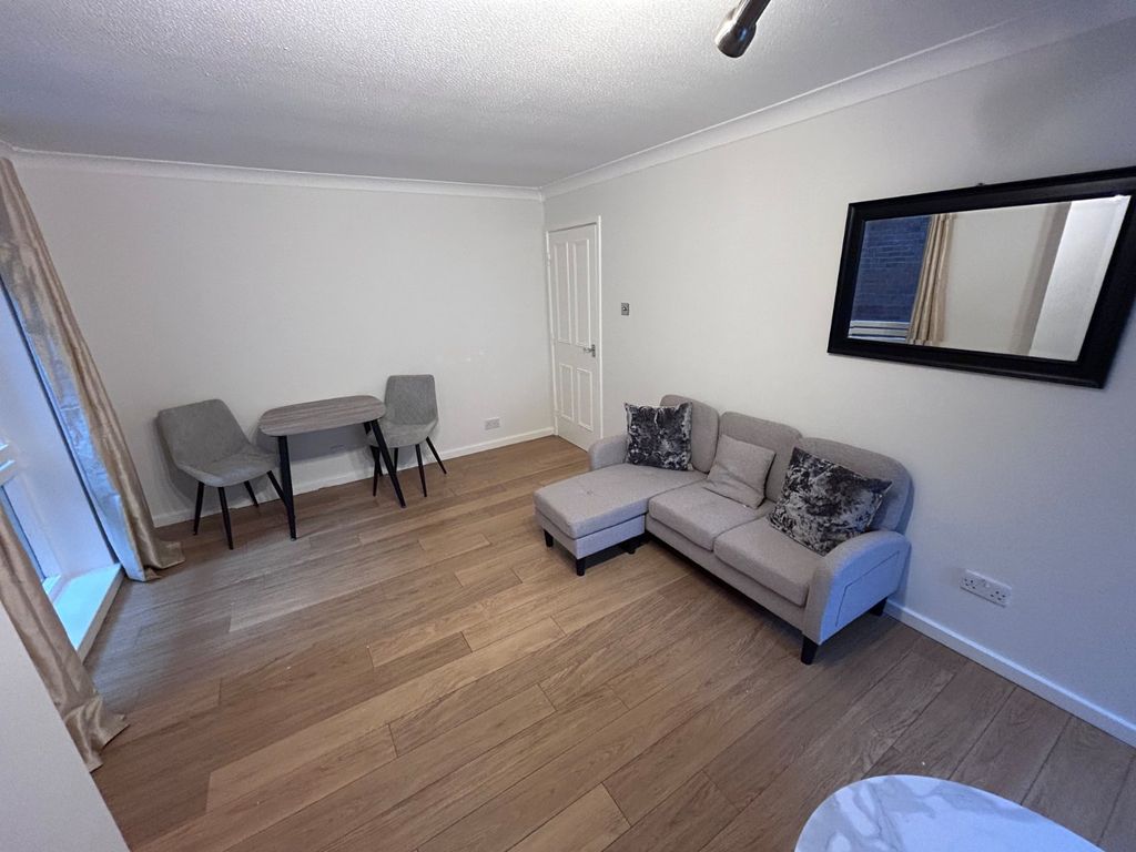 Property photo 2 of 10 Lounge/Diner